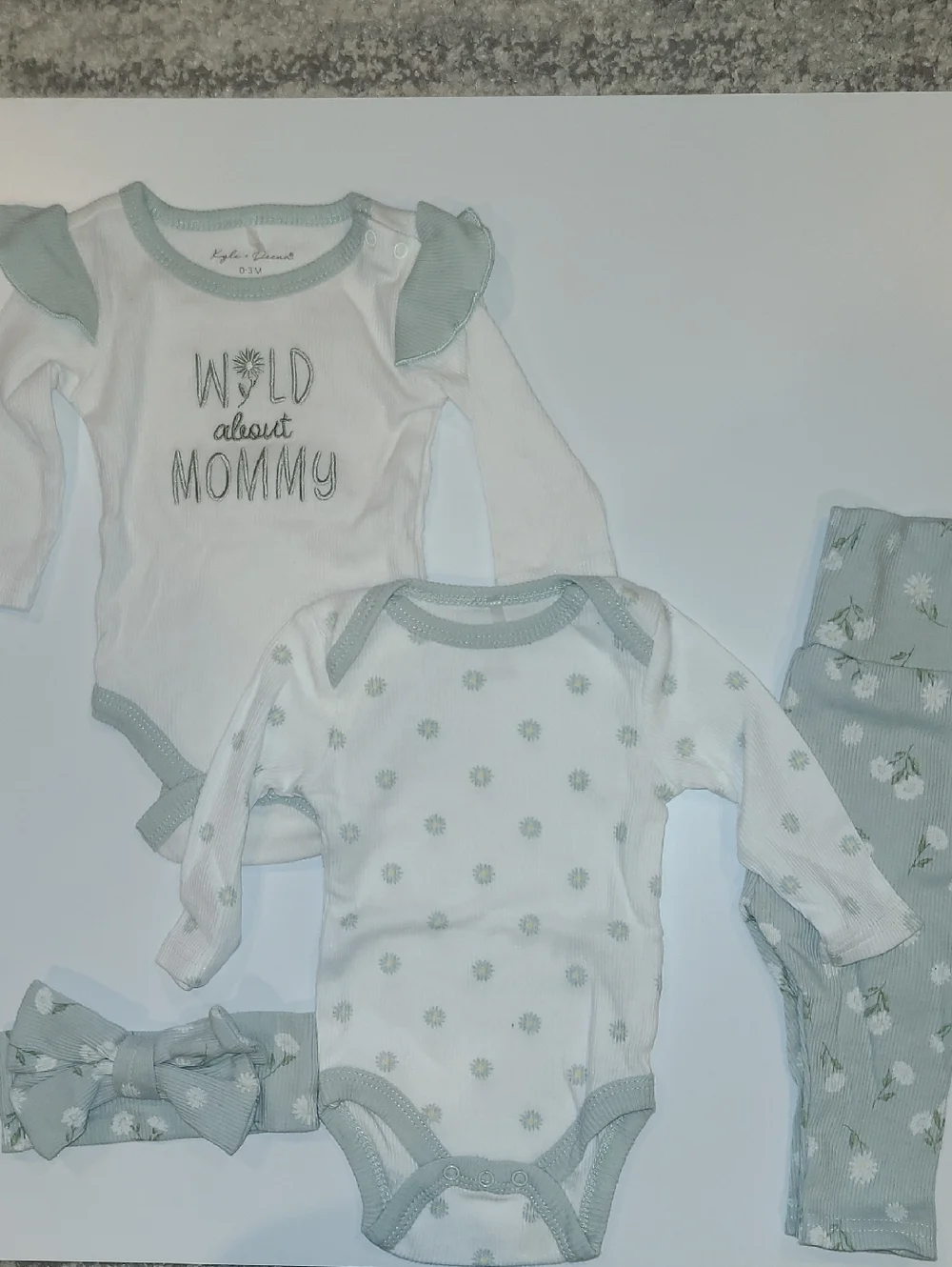 Baby Girl 3-Piece Bodysuit Set in Sage and White W/ Matching Head Band Size 0-3